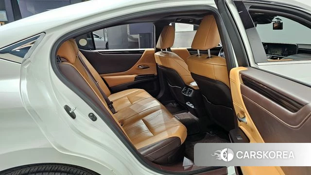 Lexus ES300h 7th generation 2020 Белый из Кореи, фото 3