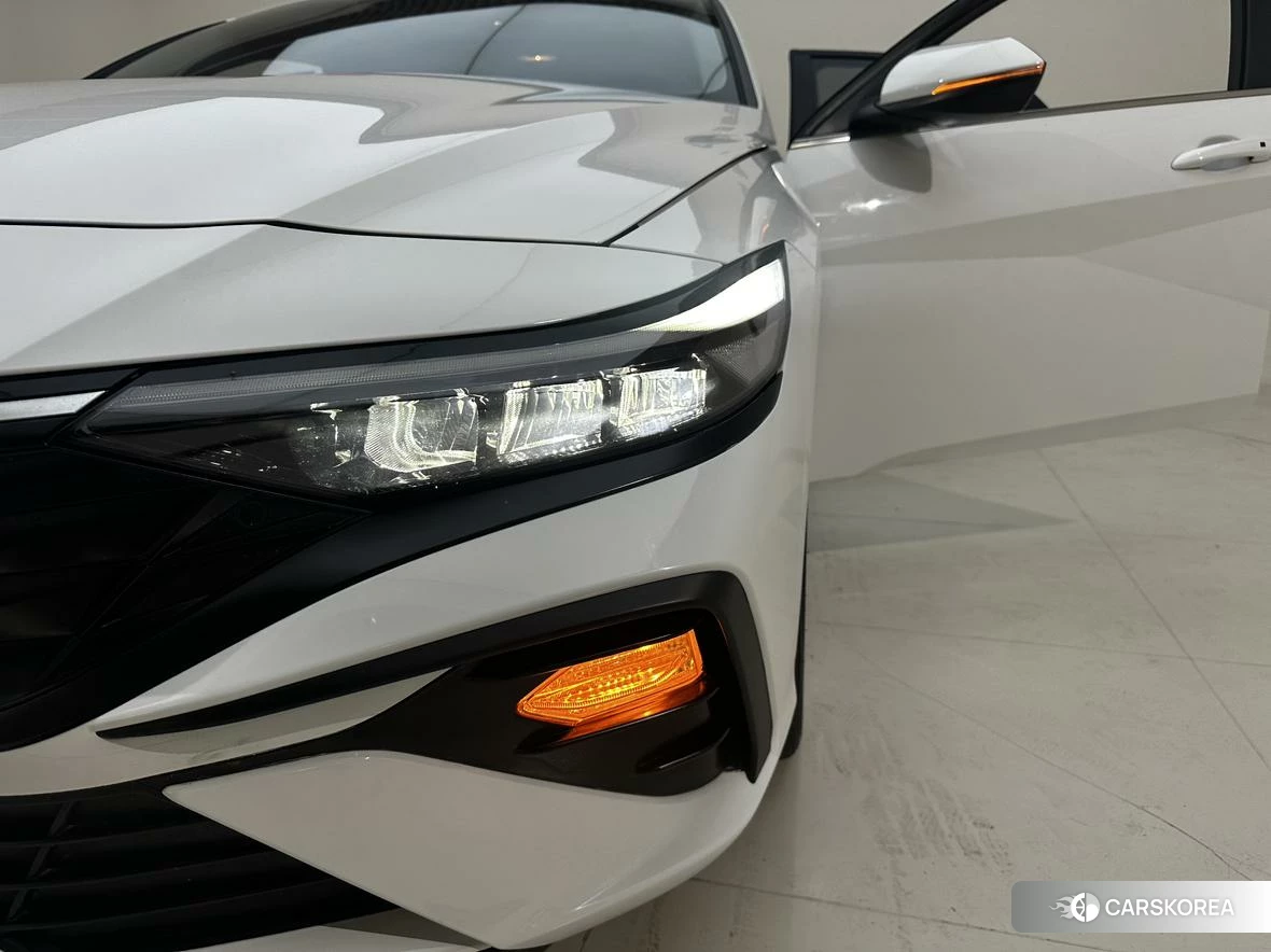 Hyundai Elantra 2023 Белый из Китая, фото 3