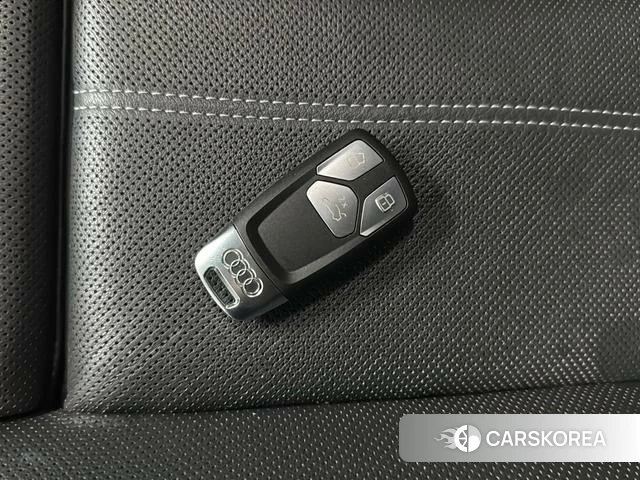 Audi A4L 2022 Белый из Китая, фото 3