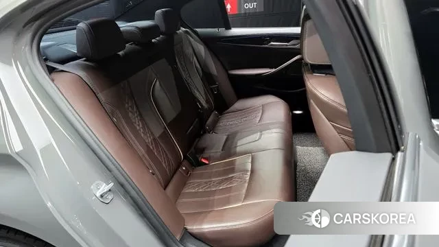 BMW 5 Series (G30) 2021 Серебристо-серый из Кореи, фото 3