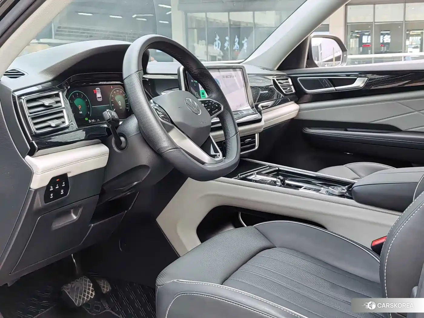 Volkswagen Touareg 2024 Черный из Китая, фото 3