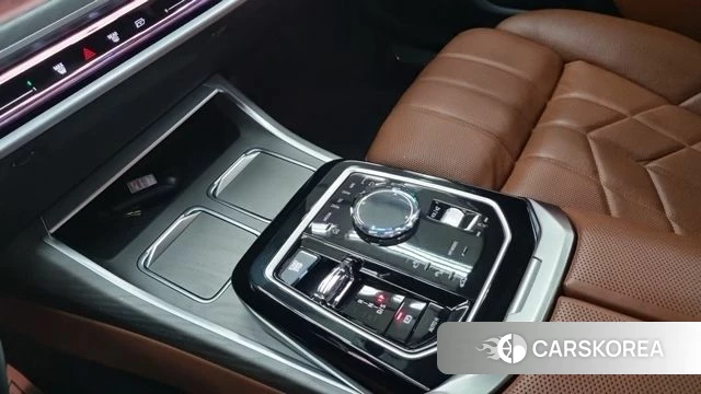 BMW 7 Series (G70) 2023 Серебристо-серый из Кореи, фото 3