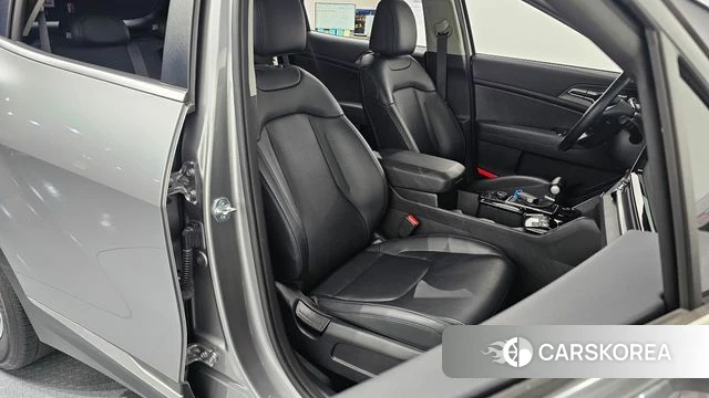 Kia Sportage 5th Generation 2023 Серебристо-серый из Кореи, фото 3