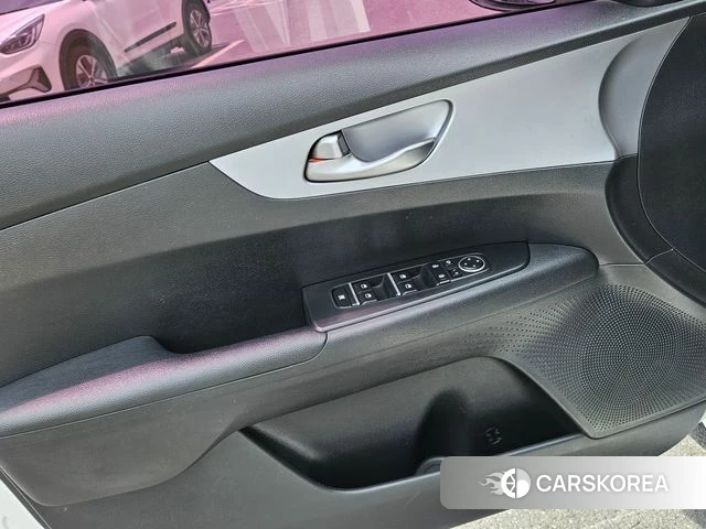 Kia The New K3 2nd generation 2021 Белый из Кореи, фото 3