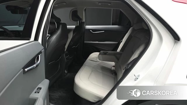 Kia Di Ol Nu Niro 2024 Белый из Кореи, фото 3