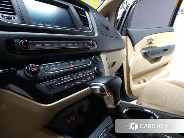 Kia The New Carnival 2018 Черный из Кореи, фото 3