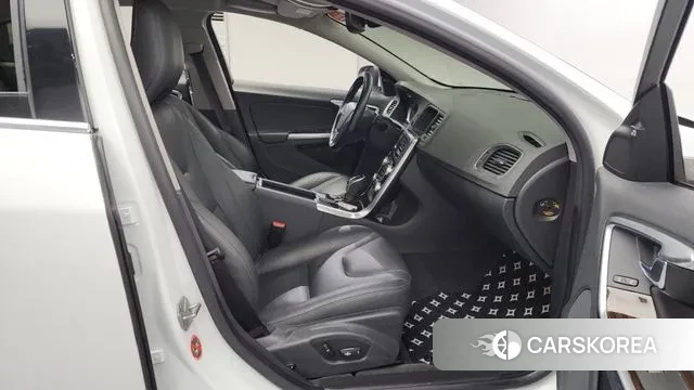 Volvo S60 2018 Белый из Кореи, фото 3