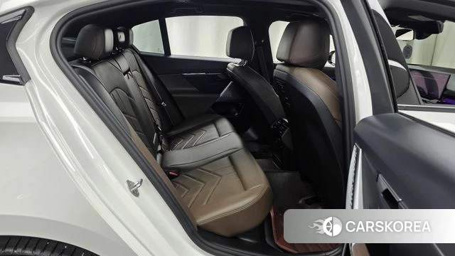 BMW 5 Series (G60) 2024 Белый из Кореи, фото 3