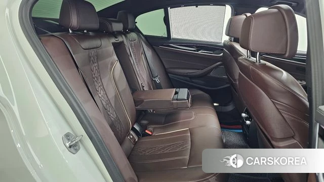 BMW 5 Series (G30) 2023 Белый из Кореи, фото 3