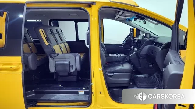 Hyundai Staria 2025 Желтый из Кореи, фото 3