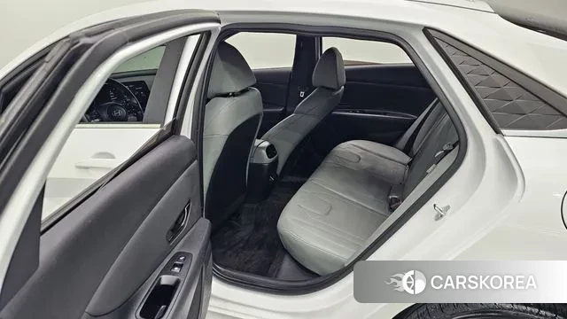 Hyundai The New Avante (CN7) 2023 Белый из Кореи, фото 3