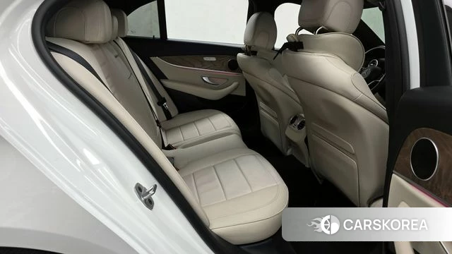 Mercedes-Benz E-Class W213 2023 Белый из Кореи, фото 3