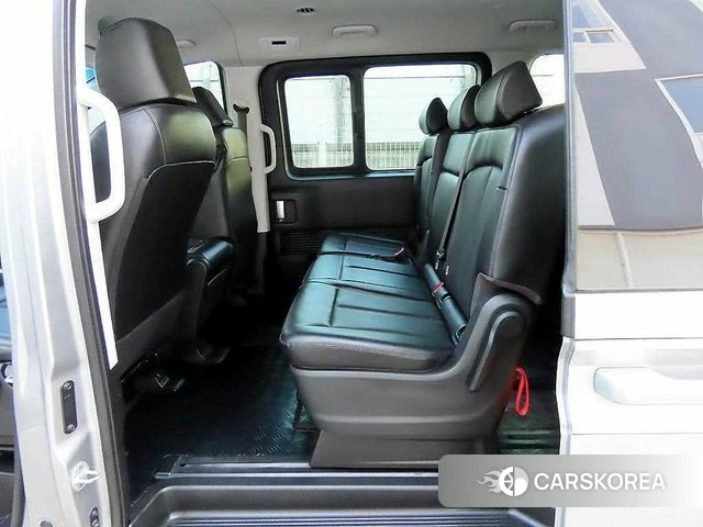 Hyundai Staria 2023 Серебряный из Кореи, фото 3