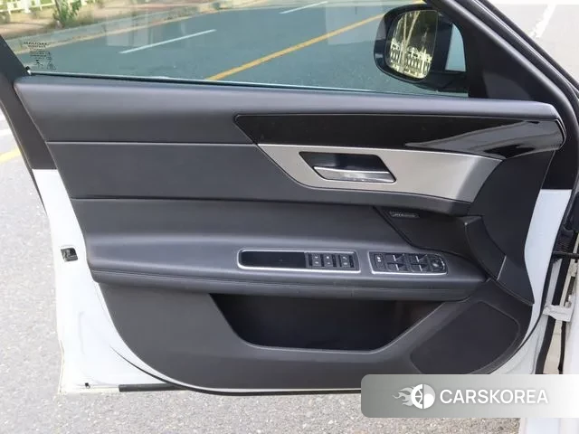 Jaguar XF (X260) 2018 Белый из Кореи, фото 3