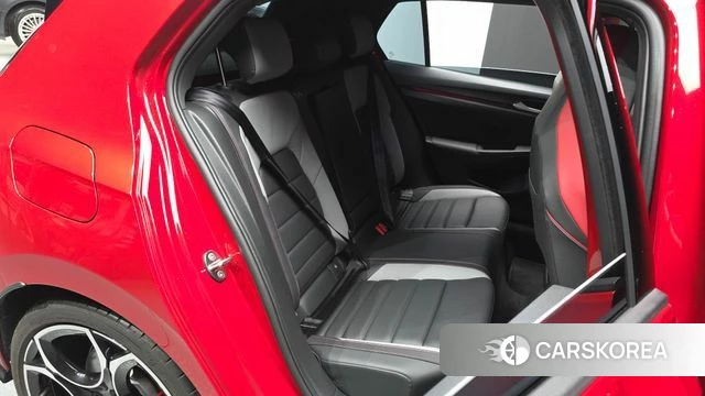 Volkswagen Golf 8th Generation 2026 Красный из Кореи, фото 3
