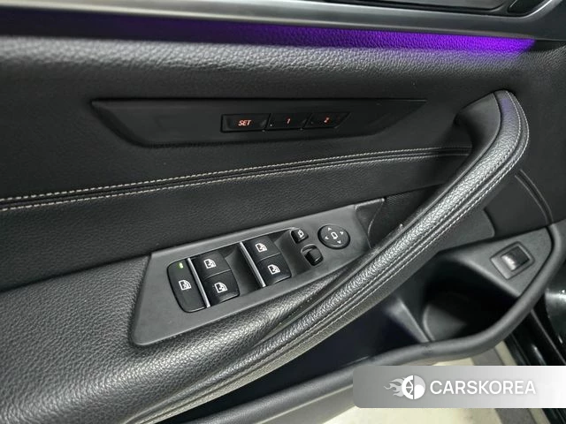 BMW 5 Series (G30) 2018 Черный из Кореи, фото 3