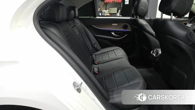 Mercedes-Benz E-Class W213 2018 Белый из Кореи, фото 3