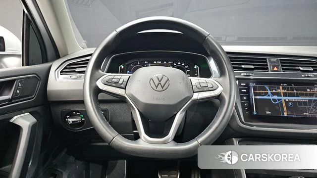 Volkswagen Tiguan second Generation 2022 Серебристо-серый из Кореи, фото 3