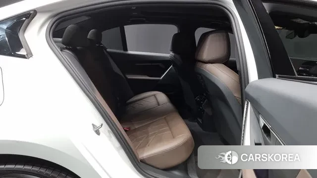 BMW 5 Series (G60) 2024 Белый из Кореи, фото 3