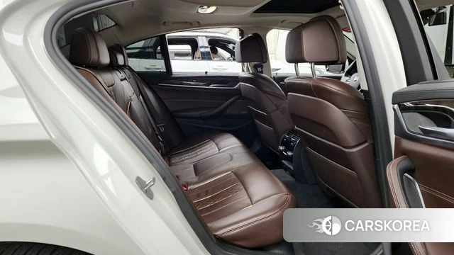 BMW 5 Series (G30) 2018 Белый из Кореи, фото 3