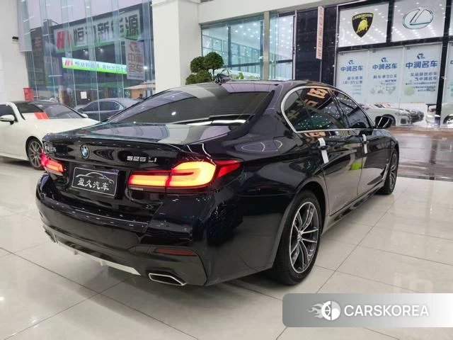 BMW 5 series 2022 Черный из Китая, фото 3