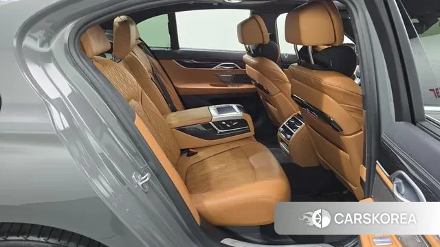 BMW 7 Series (G11) 2022 Серебристо-серый из Кореи, фото 3