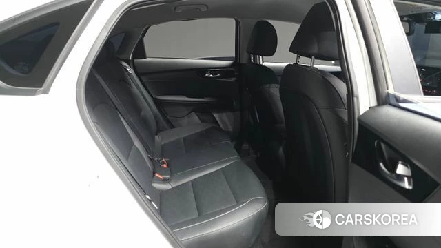Kia The New K3 2nd generation 2023 Белый из Кореи, фото 3