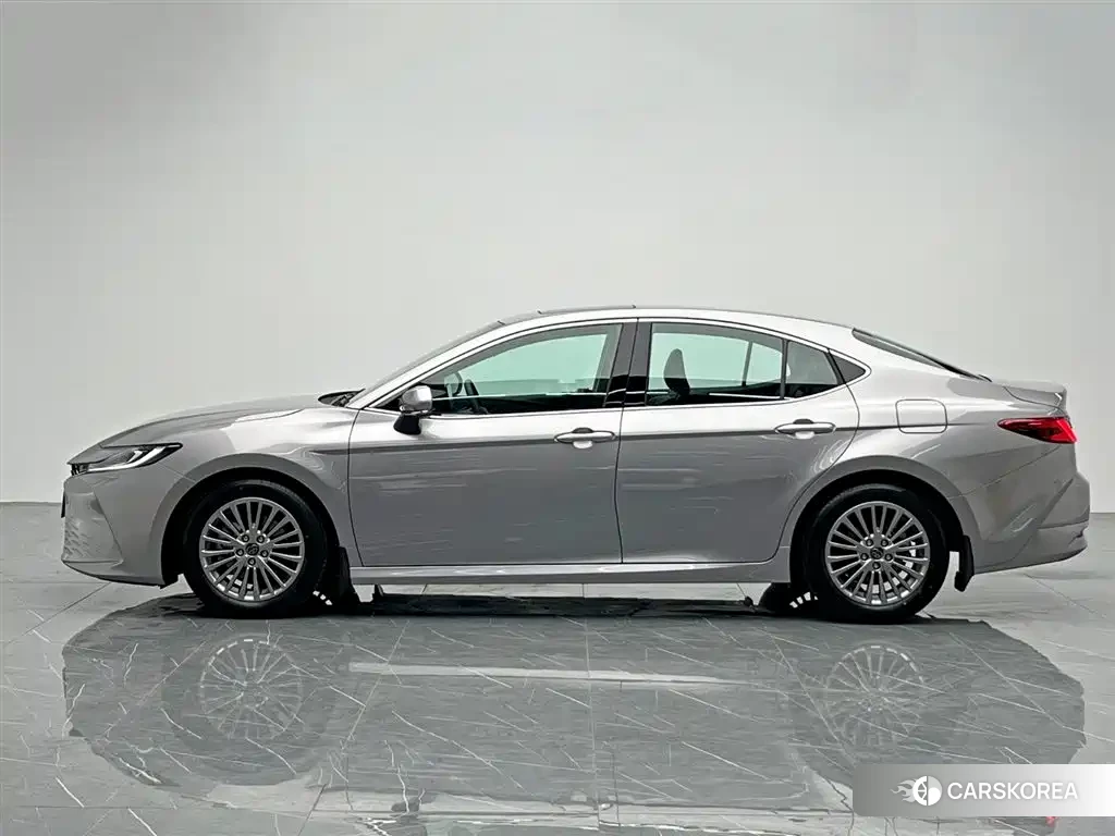 Toyota Camry 2025 Silver/gray из Китая, фото 4