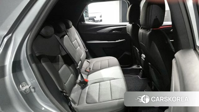 Chevrolet (GM Daewoo) The New Trail Blazer 2024 Серебряный из Кореи, фото 3