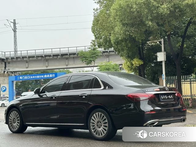 Mercedes-Benz E-class 2023 Черный из Китая, фото 3