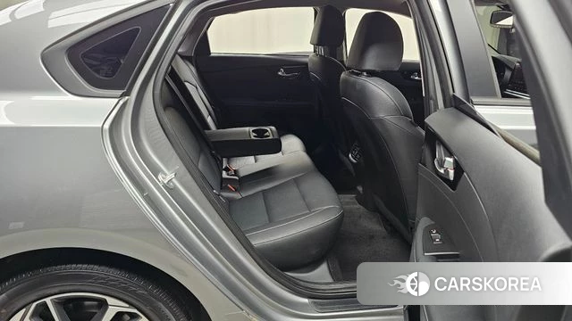 Kia The New K3 2nd generation 2023 Серебристо-серый из Кореи, фото 3