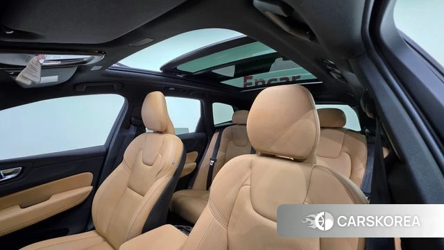 Volvo XC60 second Generation 2023 Белый из Кореи, фото 3