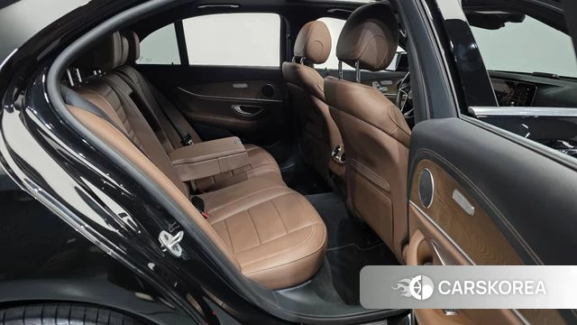 Mercedes-Benz E-Class W213 2021 Черный из Кореи, фото 3