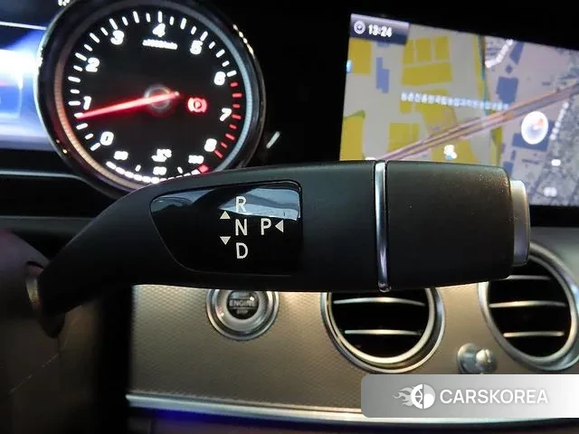 Mercedes-Benz E-Class W213 2018 Белый из Кореи, фото 3