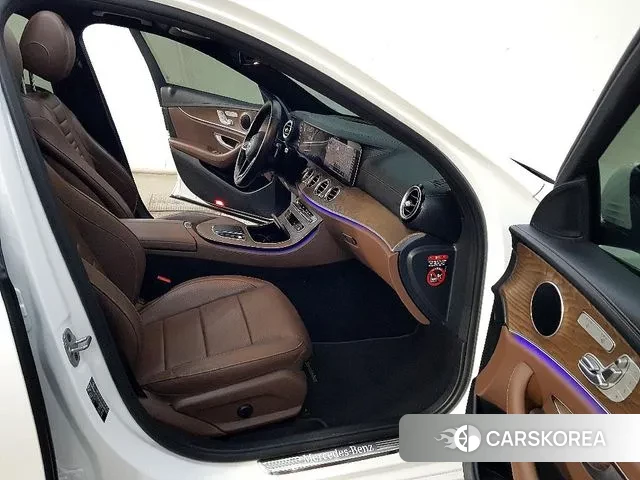 Mercedes-Benz E-Class W213 2022 Белый из Кореи, фото 3