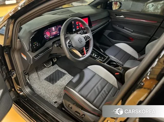 Volkswagen Golf 8th Generation 2024 Черный из Кореи, фото 3