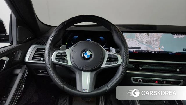 BMW X6 (G06) 2024 Светло-серебряный цвет из Кореи, фото 3