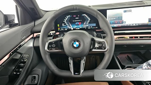 BMW 5 Series (G60) 2025 Черный из Кореи, фото 3