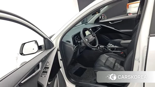 Kia Di Ol Nu Niro 2024 Белый из Кореи, фото 3