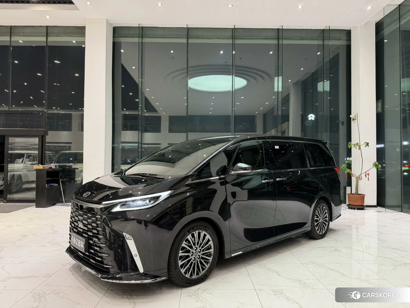 Lexus LM 2023 Черный из Китая, фото 3