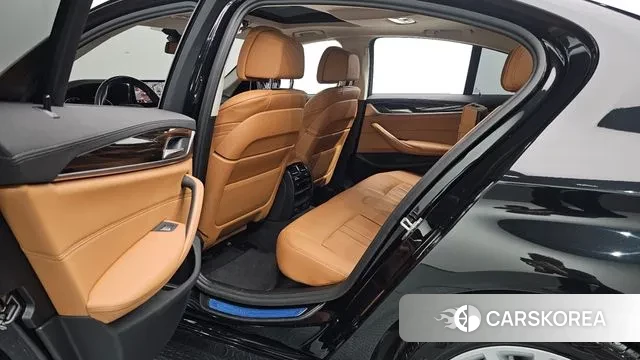 BMW 5 Series (G30) 2021 Черный из Кореи, фото 3