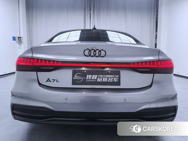 Audi A7L 2023 Серебристо-серый из Китая, фото 3