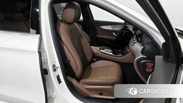 Mercedes-Benz E-Class W213 2021 Белый из Кореи, фото 3