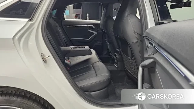 Audi A3 (8Y) 2023 Белый из Кореи, фото 3