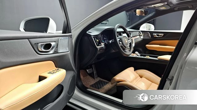 Volvo S60 3rd generation 2024 Белый из Кореи, фото 3