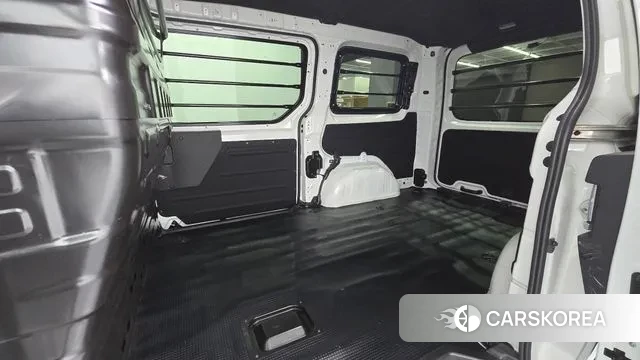 Hyundai Staria 2023 Белый из Кореи, фото 3