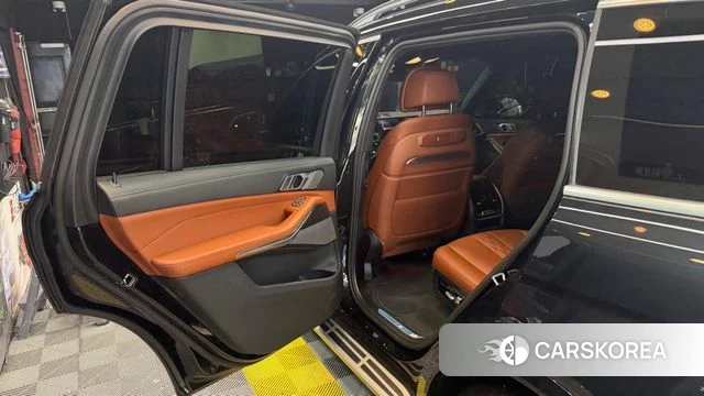 BMW X7 (G07) 2025 Черный из Кореи, фото 3