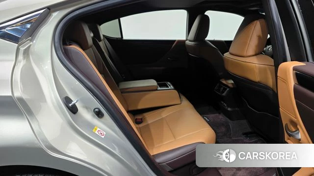 Lexus ES300h 7th generation 2019 Песочный из Кореи, фото 3