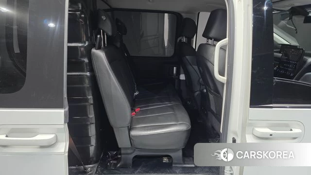 Hyundai Staria 2023 Белый из Кореи, фото 3