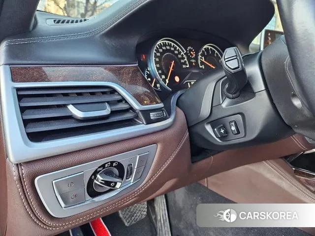 BMW 7 Series (G11) 2018 Черный из Кореи, фото 3